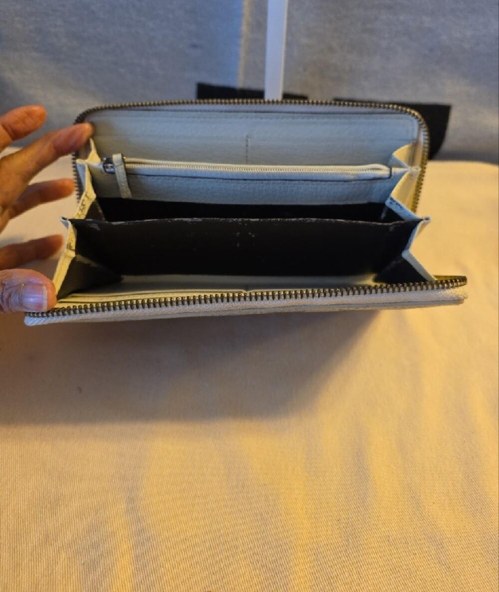 Gucci Brown Monogram Zip Wallet - Picture 8 of 9